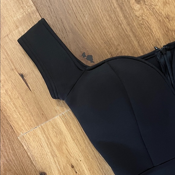 Glamorous Black Plunge Sweetheart neckline Mini Dress off the shoulder - Picture 3 of 6